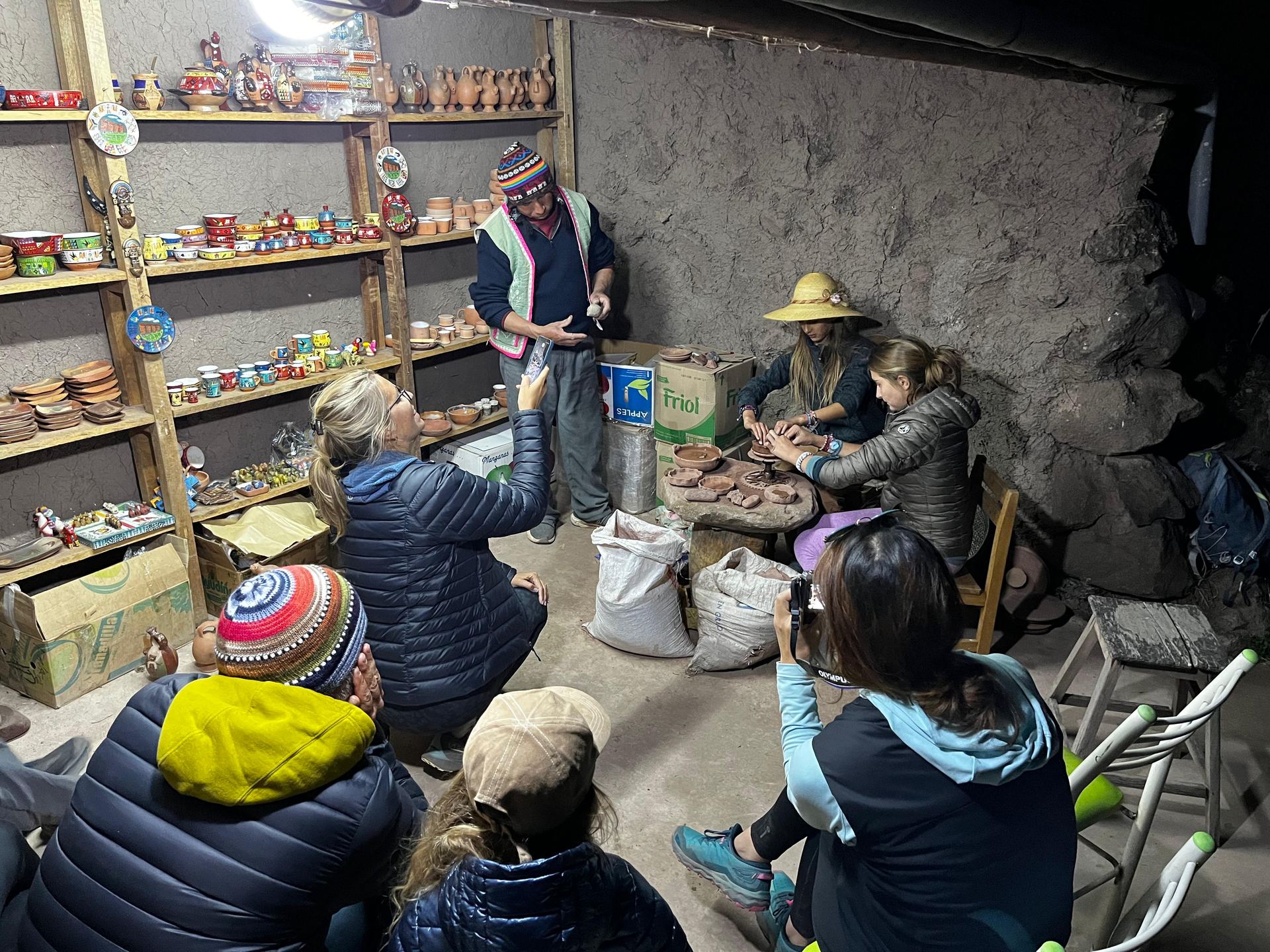 Atelier de poterie avec un artisan local